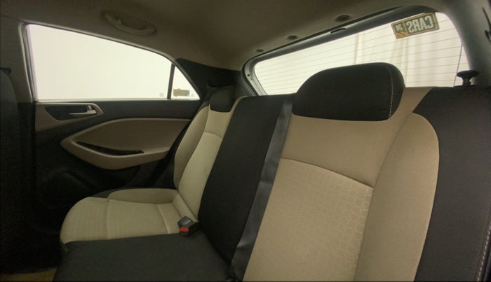 2015 Hyundai Elite i20 SPORTZ 1.2 (O), Petrol, Manual, 77,613 km, Right Side Rear Door Cabin