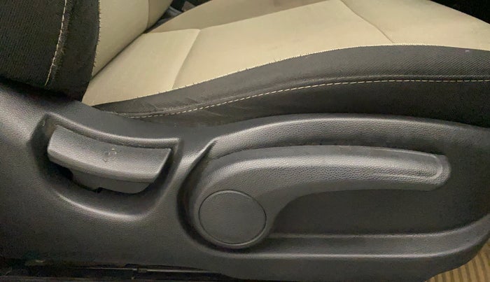 2015 Hyundai Elite i20 SPORTZ 1.2 (O), Petrol, Manual, 77,613 km, Driver Side Adjustment Panel