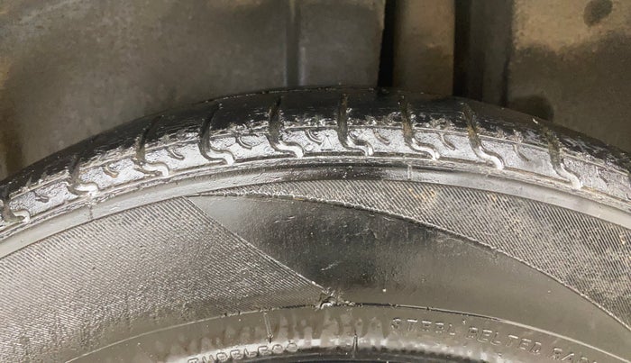 2012 Maruti Ertiga VXI, Petrol, Manual, 92,632 km, Left Rear Tyre Tread