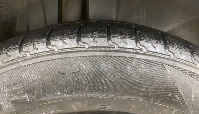 2012 Maruti Ertiga VXI, Petrol, Manual, 92,632 km, Right Rear Tyre Tread