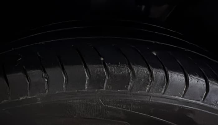 2022 Volkswagen TAIGUN TOPLINE 1.0 TSI MT, Petrol, Manual, 26,776 km, Left Front Tyre Tread