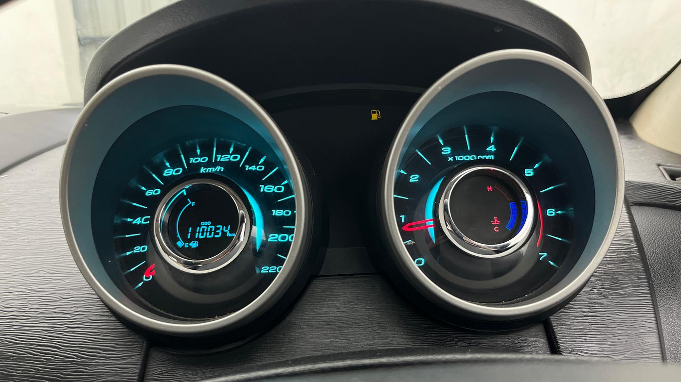 2015 Mahindra XUV500 W6, Diesel, Manual, 1,10,007 km, Odometer Image