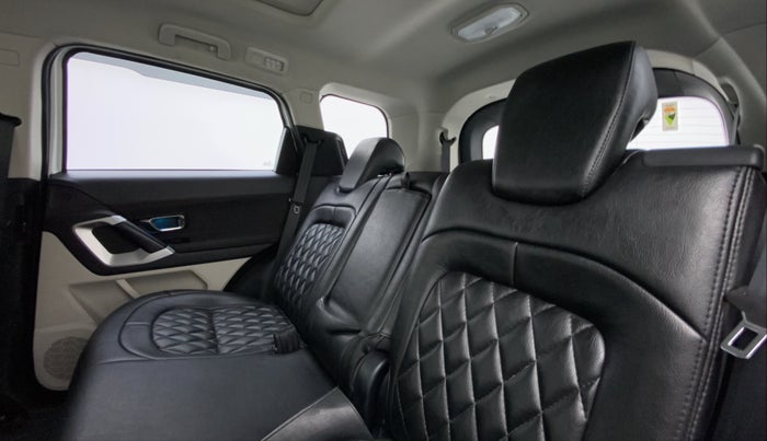 2021 Tata Safari XT PLUS, Diesel, Manual, 31,083 km, Right Side Rear Door Cabin