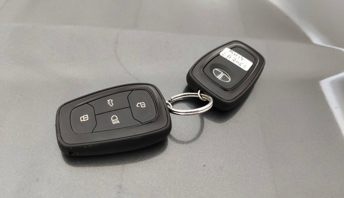 2023 Tata NEXON XZ PLUS DIESEL SUNROOF, Diesel, Manual, 34,838 km, Key Close Up