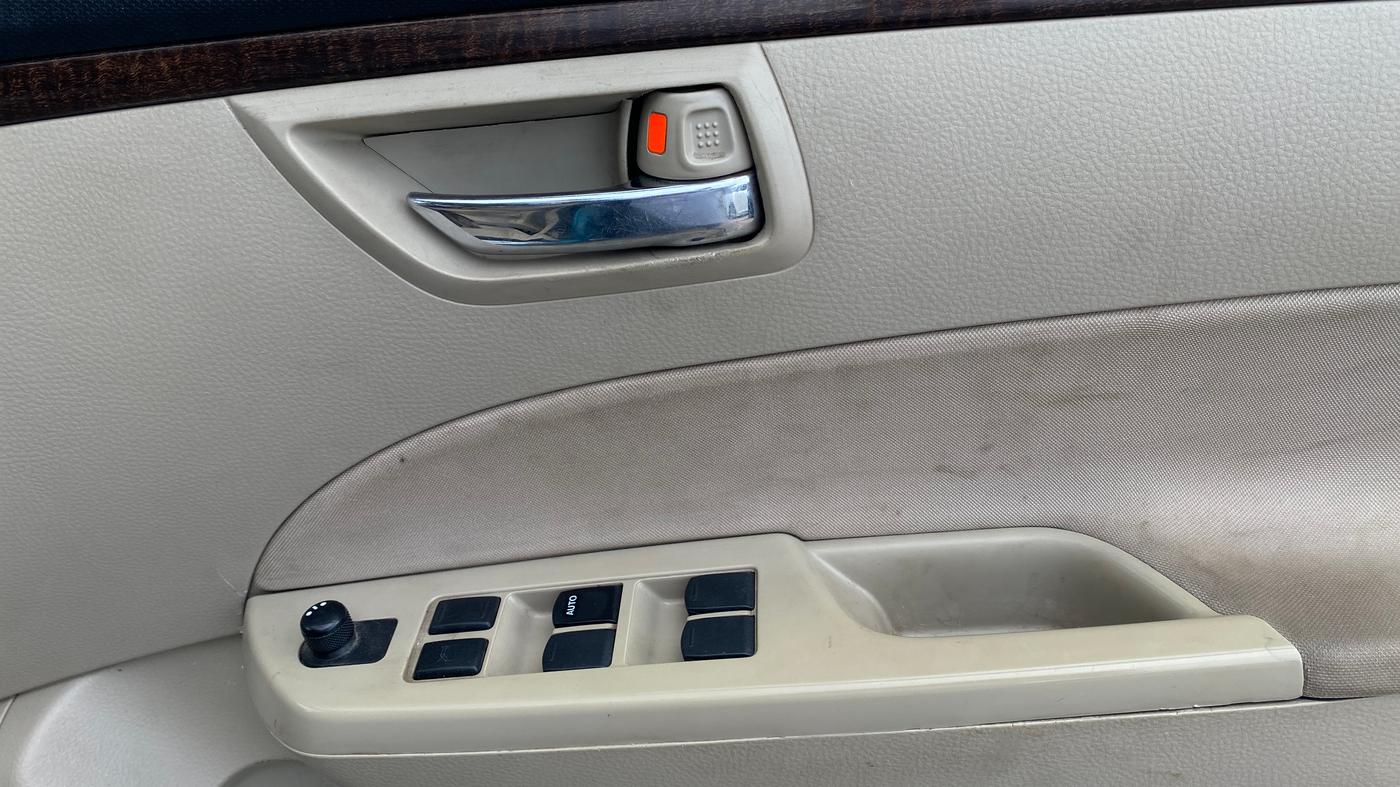 2014 Maruti Swift LXI, Petrol, Manual, 90,534 km, Driver Side Door Panels Control