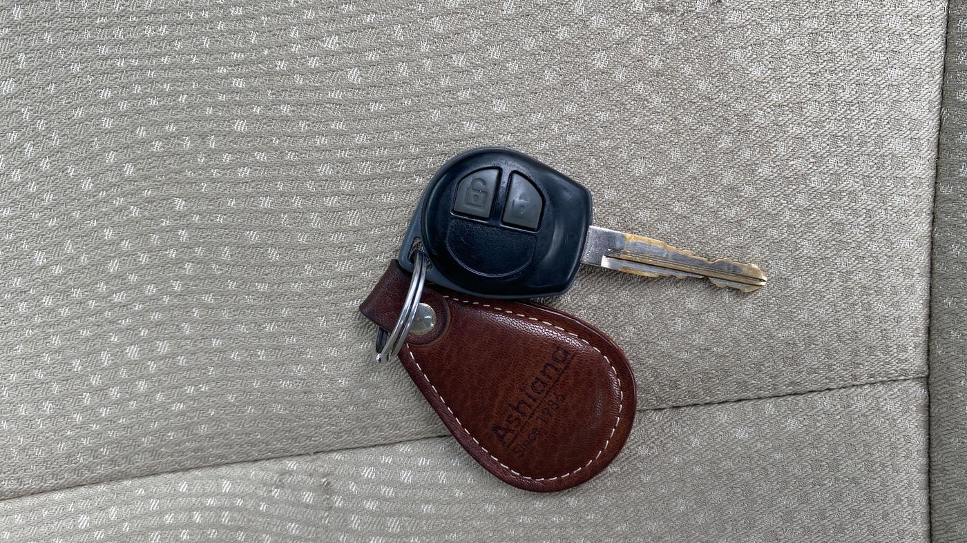 2014 Maruti Swift LXI, Petrol, Manual, 90,534 km, Key Close Up