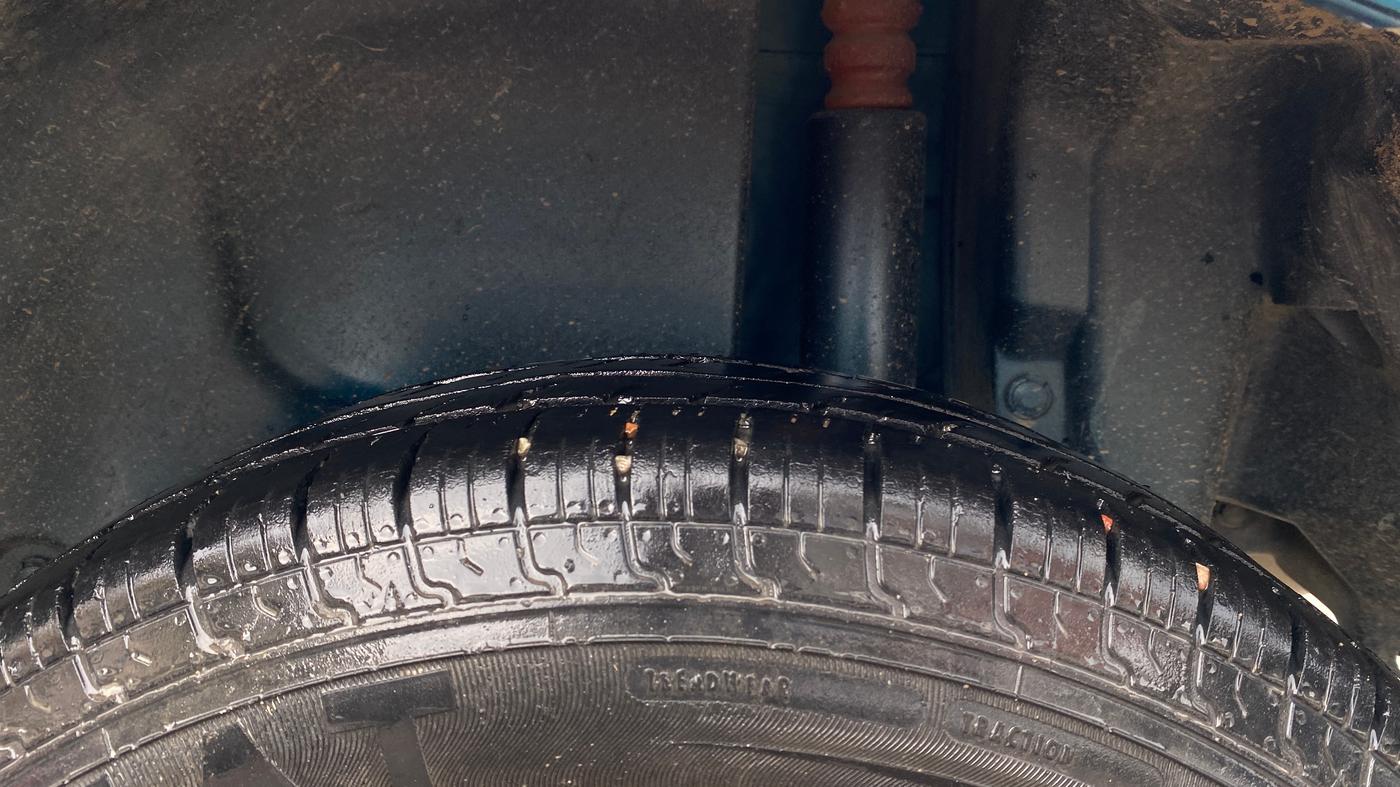 2014 Maruti Swift LXI, Petrol, Manual, 90,534 km, Left Rear Tyre Tread