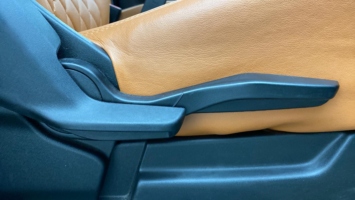 2019 Maruti XL6 ZETA AT SHVS, Petrol, Automatic, 55,235 km, Driver Side Adjustment Panel
