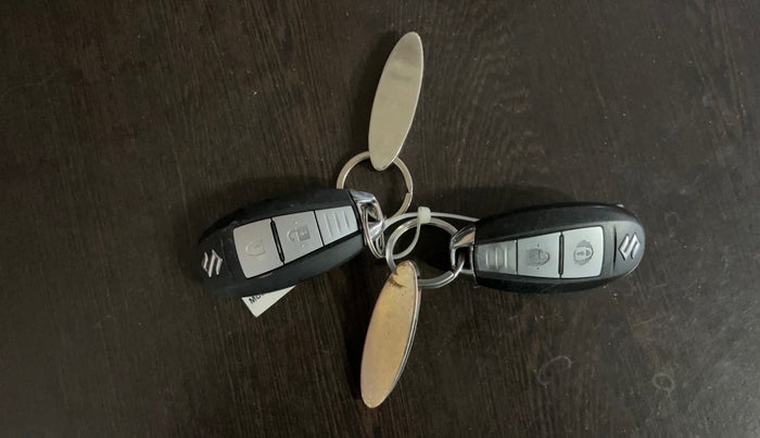 2016 Maruti Baleno ZETA PETROL 1.2, Petrol, Manual, 32,438 km, Key Close Up