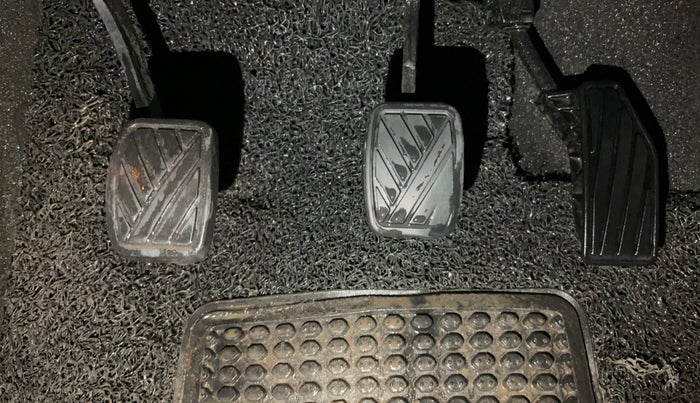 2016 Maruti Baleno ZETA PETROL 1.2, Petrol, Manual, 32,438 km, Pedals