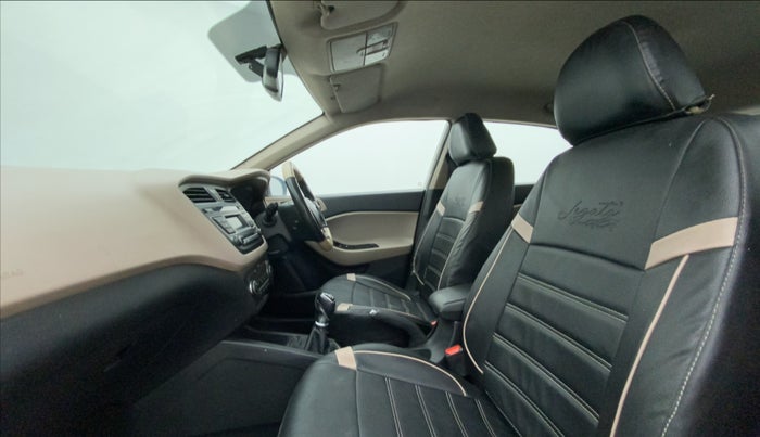 2016 Hyundai Elite i20 SPORTZ 1.4 CRDI, Diesel, Manual, 1,16,648 km, Right Side Front Door Cabin
