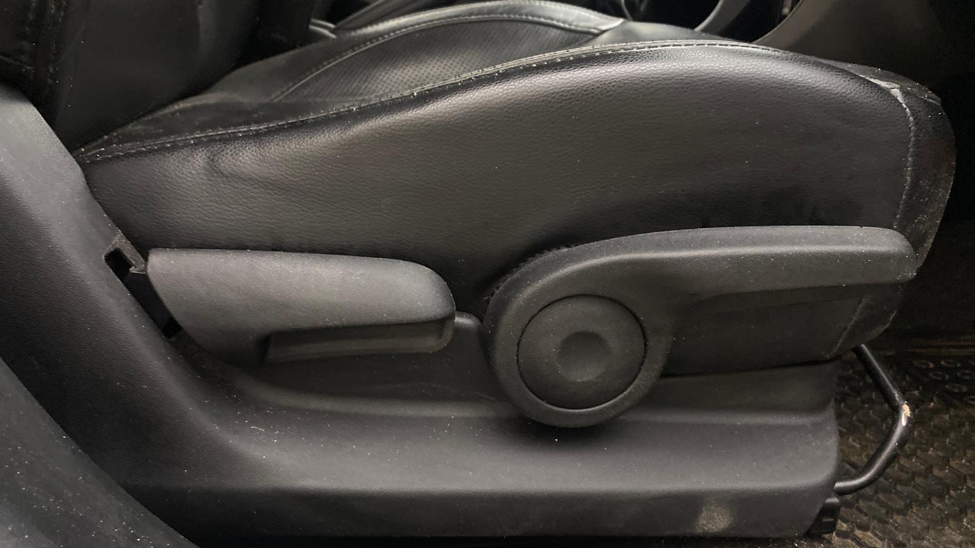 2018 Maruti Ciaz S DIESEL 1.3, Diesel, Manual, 1,23,269 km, Driver Side Adjustment Panel
