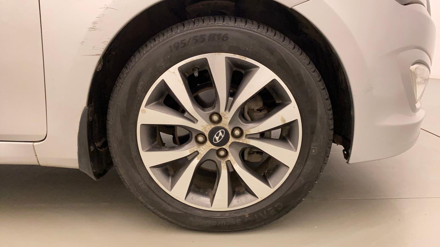 2016 Hyundai Verna 1.6 VTVT SX AT, Petrol, Automatic, 65,948 km, Right Front Wheel