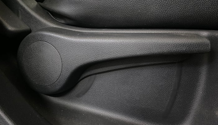 2020 Nissan Kicks XV 1.5, Petrol, Manual, 35,522 km, Driver Side Adjustment Panel