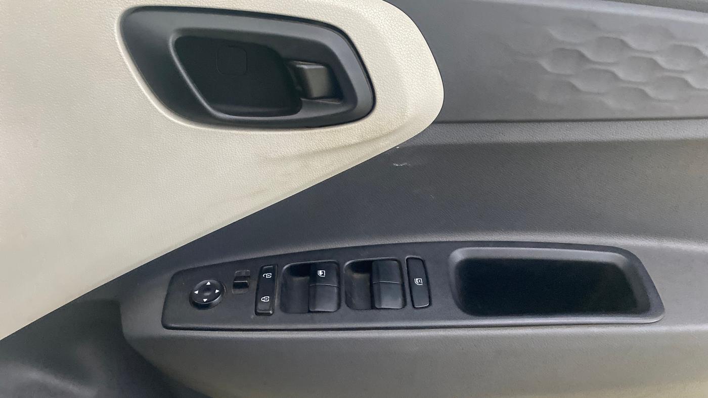 2020 Hyundai AURA S 1.2 CNG, CNG, Manual, 52,138 km, Driver Side Door Panels Control