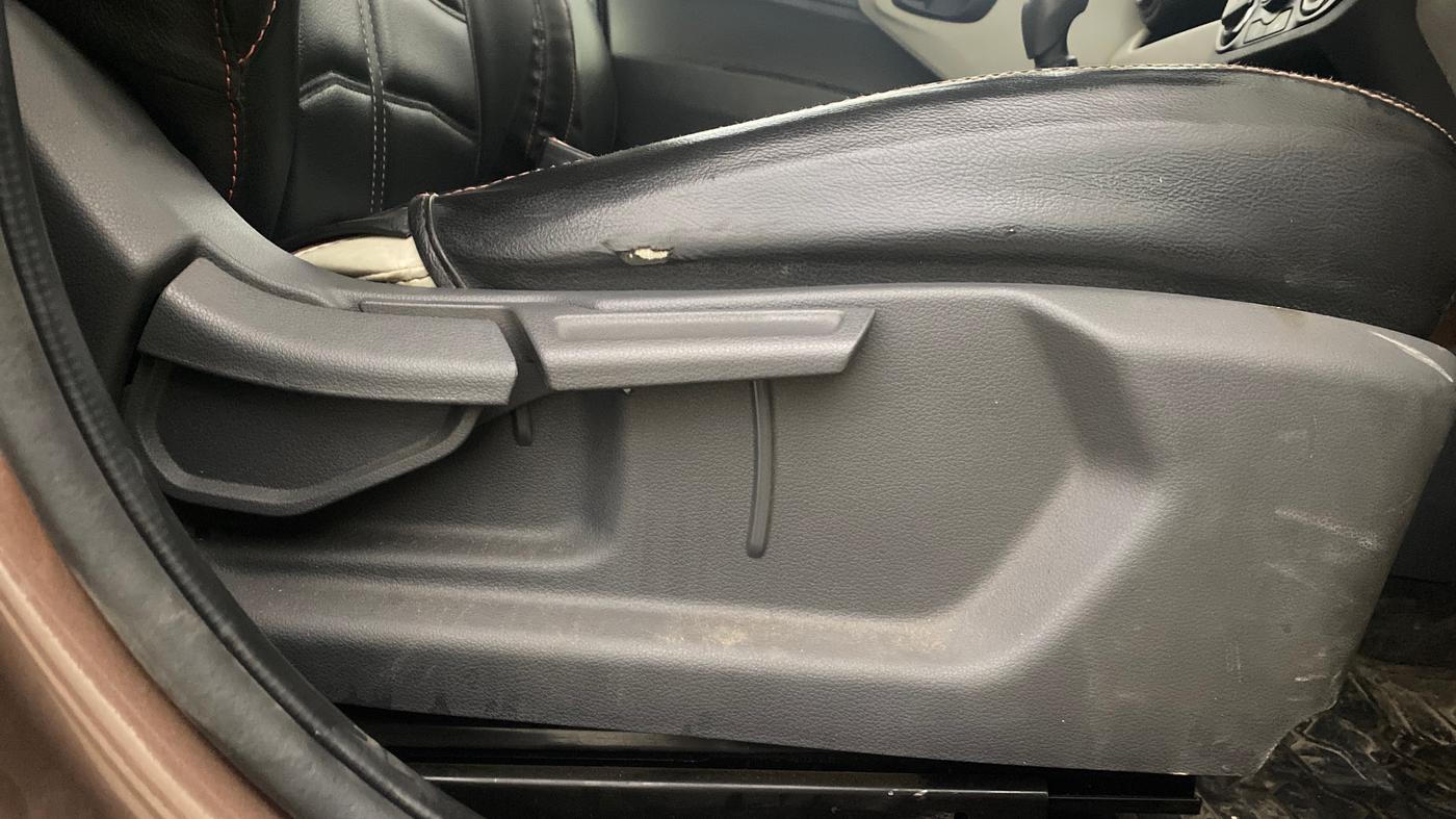 2020 Hyundai AURA S 1.2 CNG, CNG, Manual, 52,138 km, Driver Side Adjustment Panel