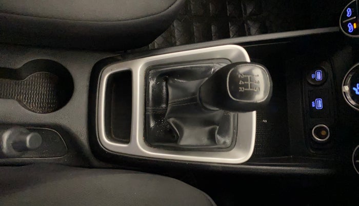 2020 Hyundai VENUE S+ 1.2, Petrol, Manual, 37,760 km, Gear Lever