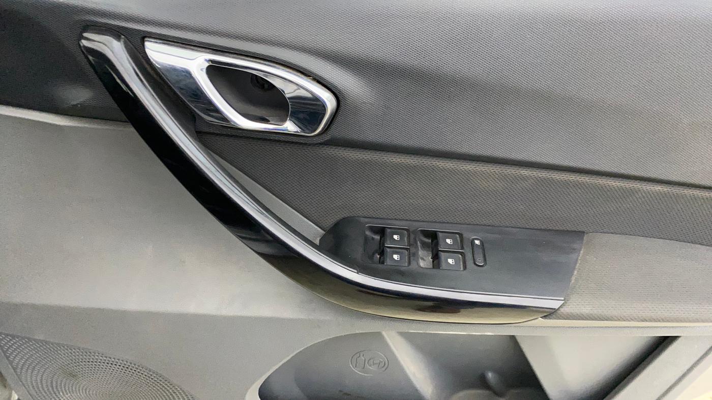 2018 Tata TIGOR XZ PETROL, Petrol, Manual, 43,242 km, Driver Side Door Panels Control