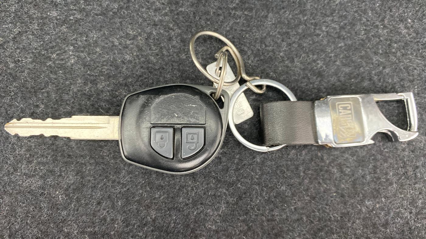 2017 Maruti Swift VXI O, Petrol, Manual, 7,065 km, Key Close Up