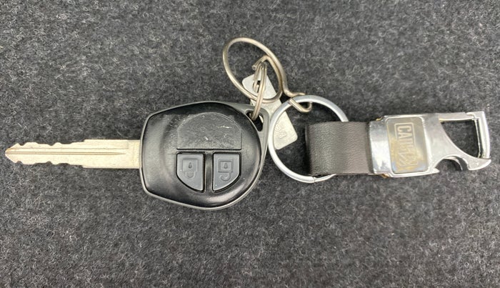 2017 Maruti Swift VXI O, Petrol, Manual, 7,065 km, Key Close Up