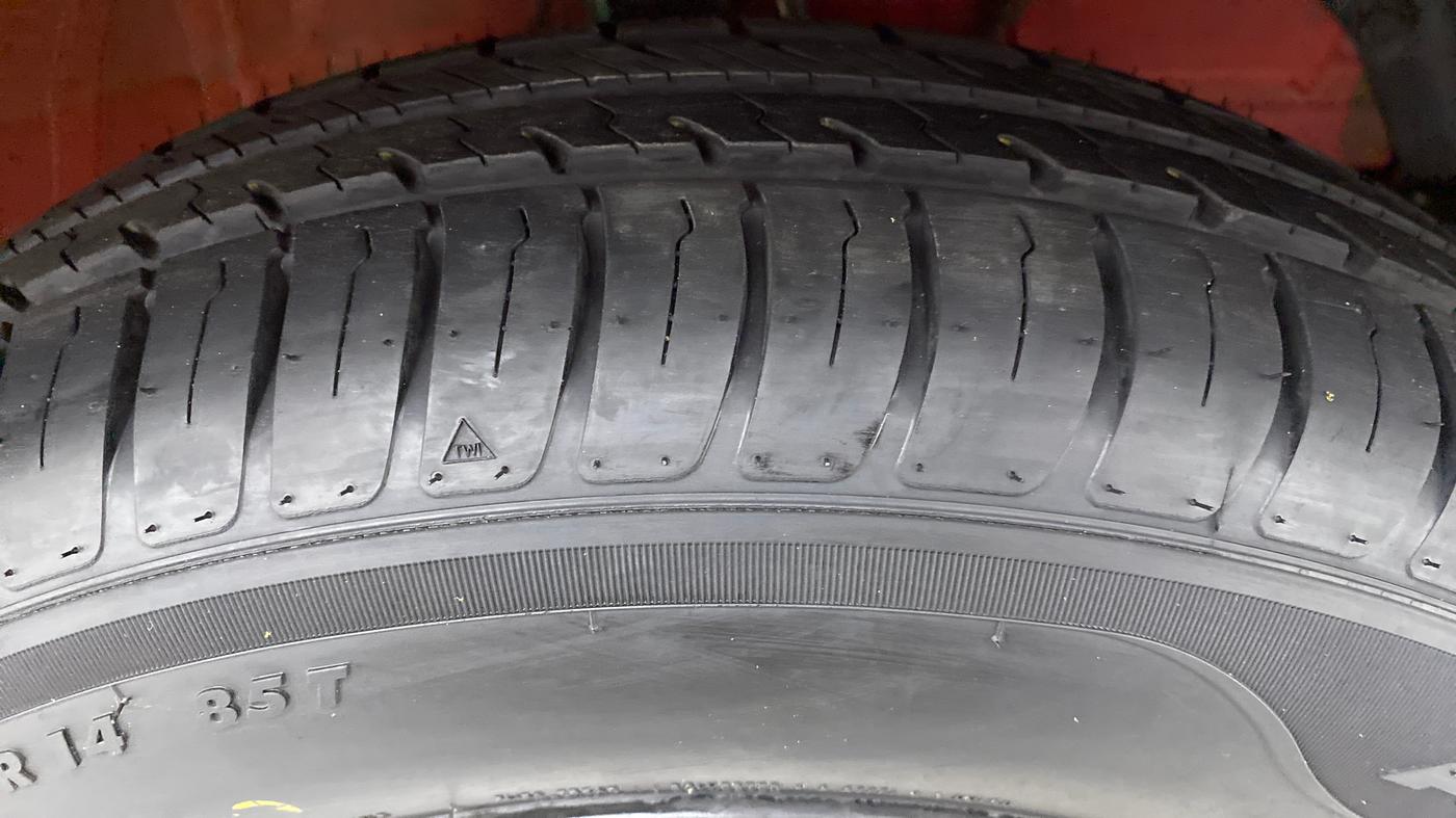 2018 Maruti Swift VXI D, Petrol, Manual, 37,847 km, Right Front Tyre Tread