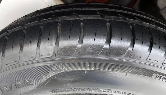 2018 Maruti Swift VXI D, Petrol, Manual, 37,847 km, Right Rear Tyre Tread