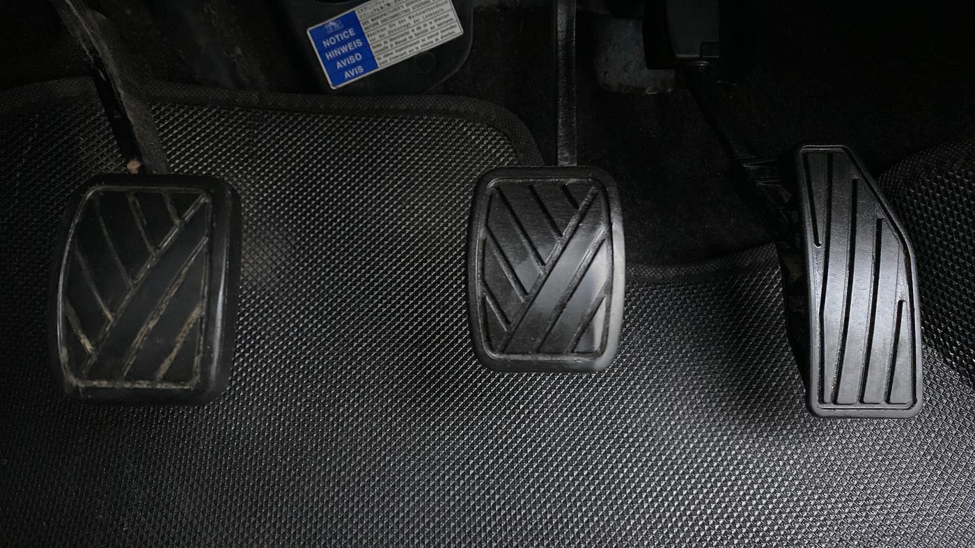 2018 Maruti Swift VXI D, Petrol, Manual, 37,847 km, Pedals