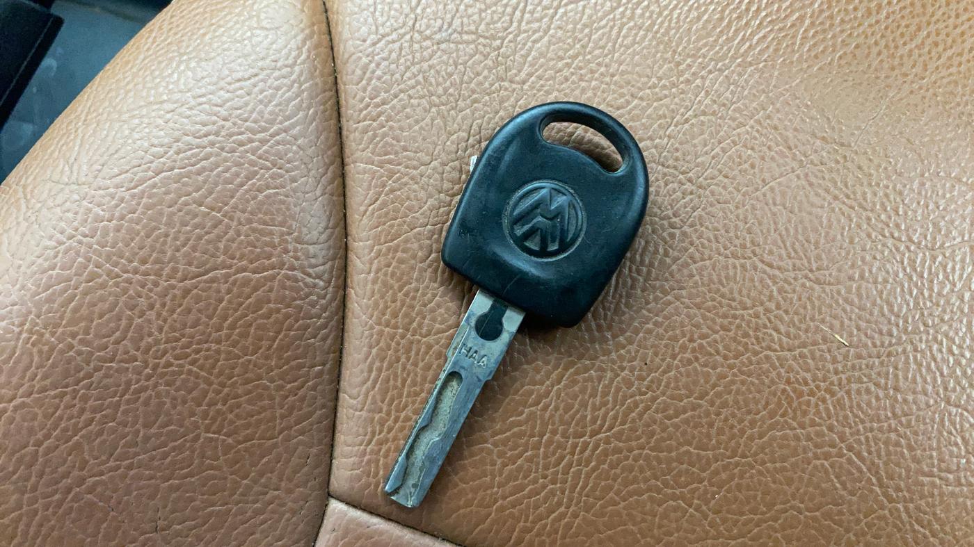 2018 Volkswagen Ameo TRENDLINE 1.5L, Diesel, Manual, 1,17,481 km, Key Close Up