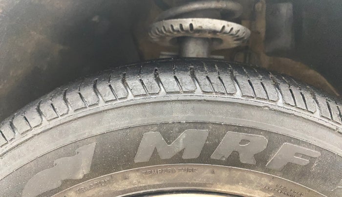 2018 Volkswagen Ameo TRENDLINE 1.5L, Diesel, Manual, 1,17,375 km, Left Front Tyre Tread