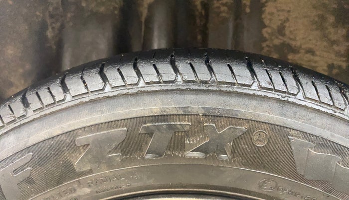 2018 Volkswagen Ameo TRENDLINE 1.5L, Diesel, Manual, 1,17,375 km, Right Rear Tyre Tread