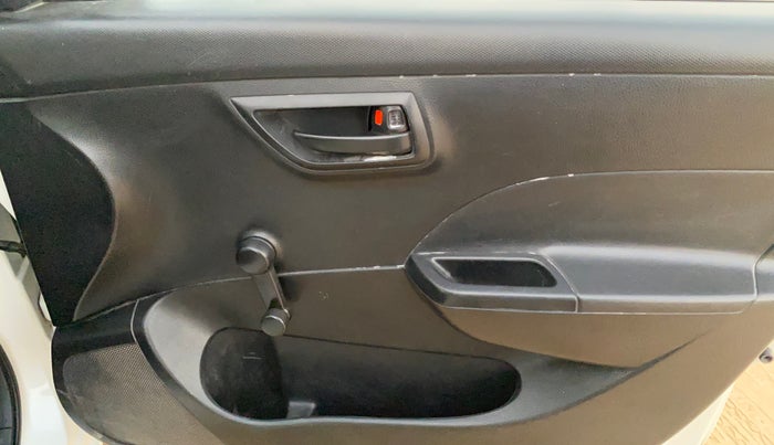 2014 Maruti Swift LXI, Petrol, Manual, 96,432 km, Driver Side Door Panels Control