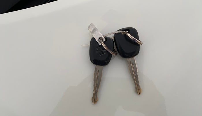 2014 Maruti Swift LXI, Petrol, Manual, 96,432 km, Key Close Up