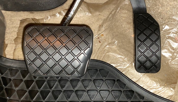 2016 Volkswagen Vento HIGHLINE TDI AT, Diesel, Automatic, 75,241 km, Pedals