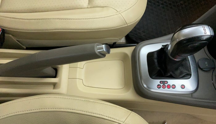 2016 Volkswagen Vento HIGHLINE TDI AT, Diesel, Automatic, 75,241 km, Gear Lever