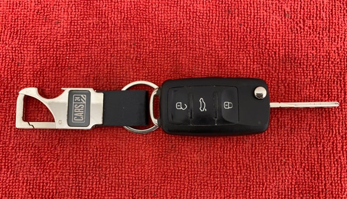 2016 Volkswagen Vento HIGHLINE TDI AT, Diesel, Automatic, 75,241 km, Key Close Up