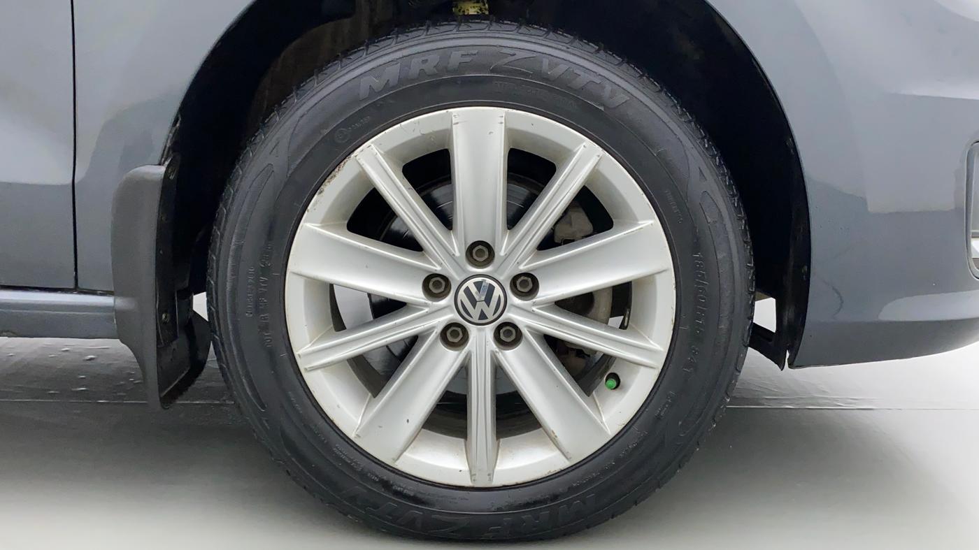 2016 Volkswagen Vento HIGHLINE TDI AT, Diesel, Automatic, 75,241 km, Right Front Wheel