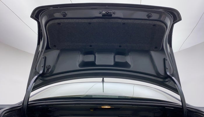 2016 Volkswagen Vento HIGHLINE TDI AT, Diesel, Automatic, 75,241 km, Boot Door Open