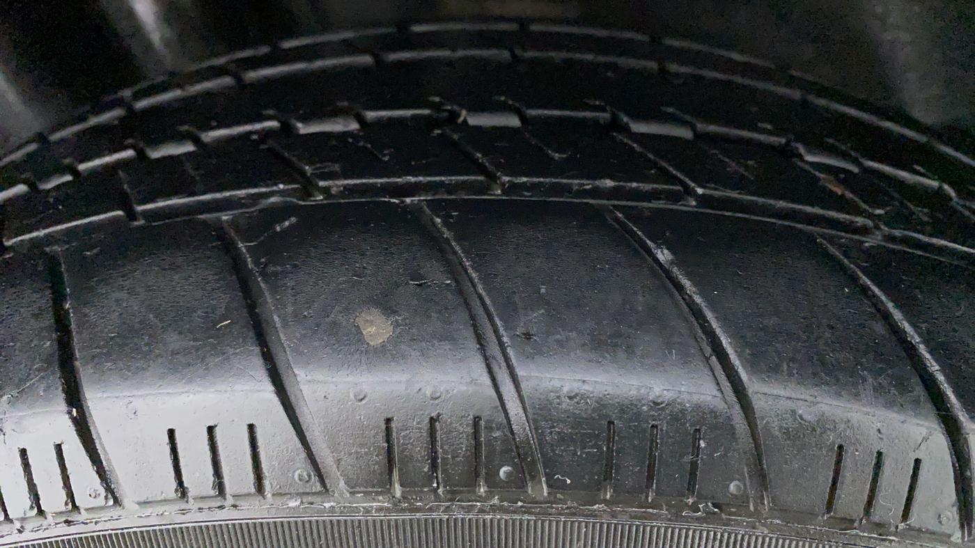2016 Volkswagen Vento HIGHLINE TDI AT, Diesel, Automatic, 75,241 km, Left Rear Tyre Tread