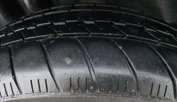 2016 Volkswagen Vento HIGHLINE TDI AT, Diesel, Automatic, 75,241 km, Left Rear Tyre Tread