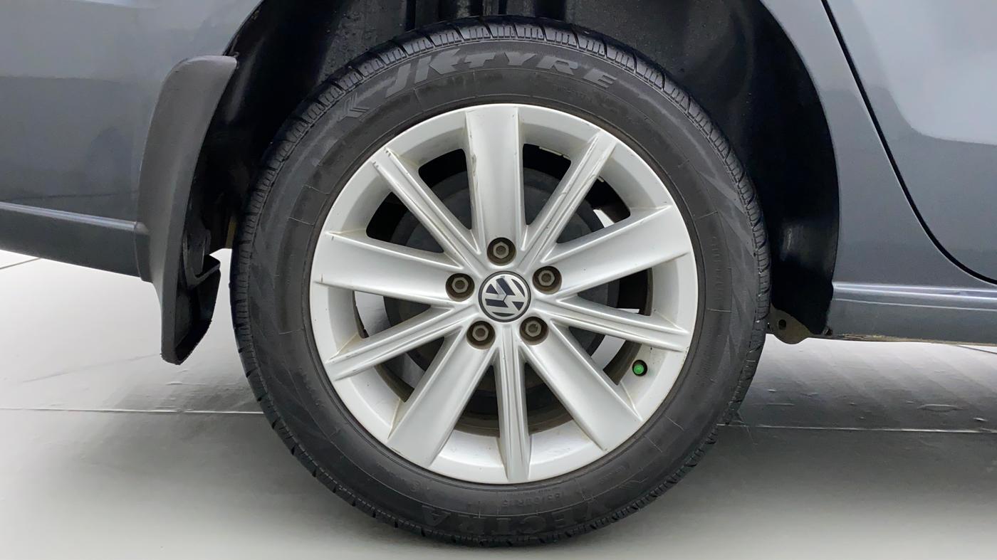 2016 Volkswagen Vento HIGHLINE TDI AT, Diesel, Automatic, 75,241 km, Right Rear Wheel