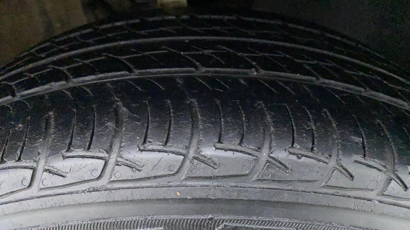 2016 Volkswagen Vento HIGHLINE TDI AT, Diesel, Automatic, 75,241 km, Right Front Tyre Tread