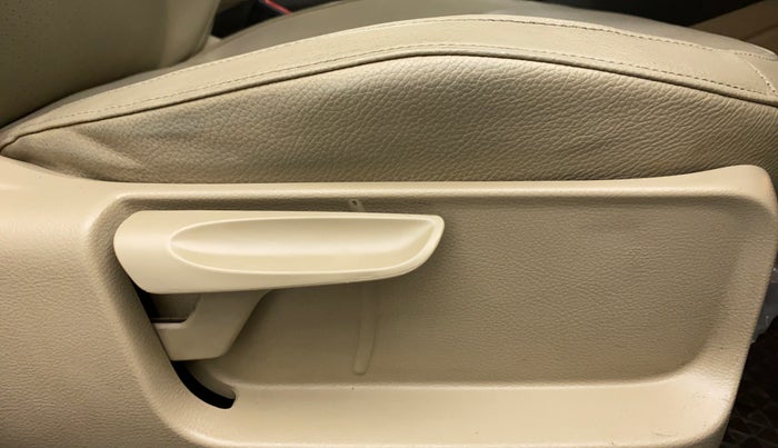 2016 Volkswagen Vento HIGHLINE TDI AT, Diesel, Automatic, 75,241 km, Driver Side Adjustment Panel