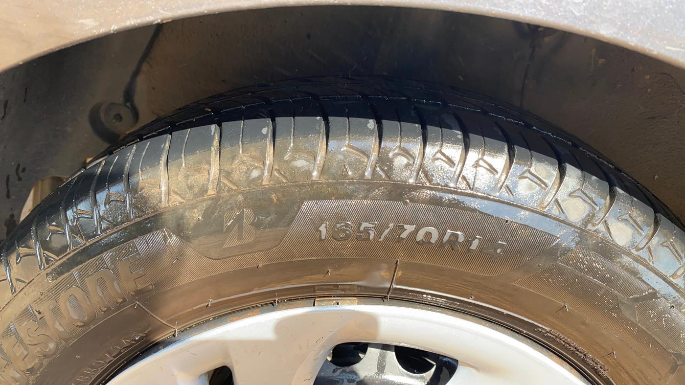2021 Hyundai AURA S 1.2, CNG, Manual, 61,427 km, Right Rear Tyre Tread