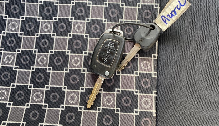 2021 Hyundai AURA S 1.2, CNG, Manual, 61,427 km, Key Close Up