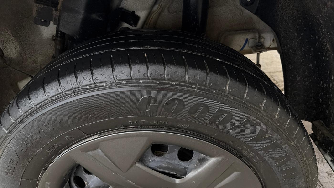 2024 Hyundai VENUE S (O) Plus 1.2 Petrol , Petrol, Manual, 38,084 km, Left Rear Tyre Tread
