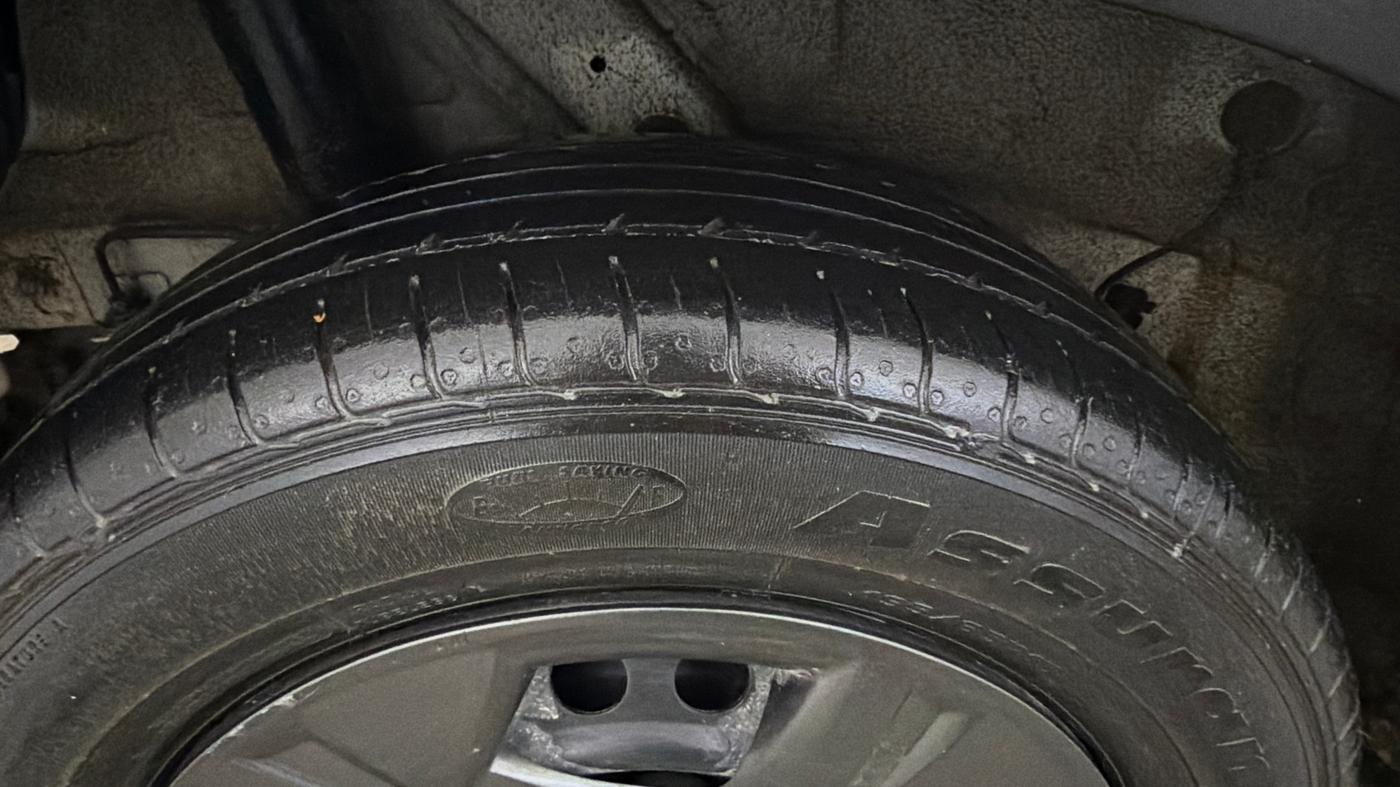2024 Hyundai VENUE S (O) Plus 1.2 Petrol , Petrol, Manual, 38,084 km, Right Rear Tyre Tread
