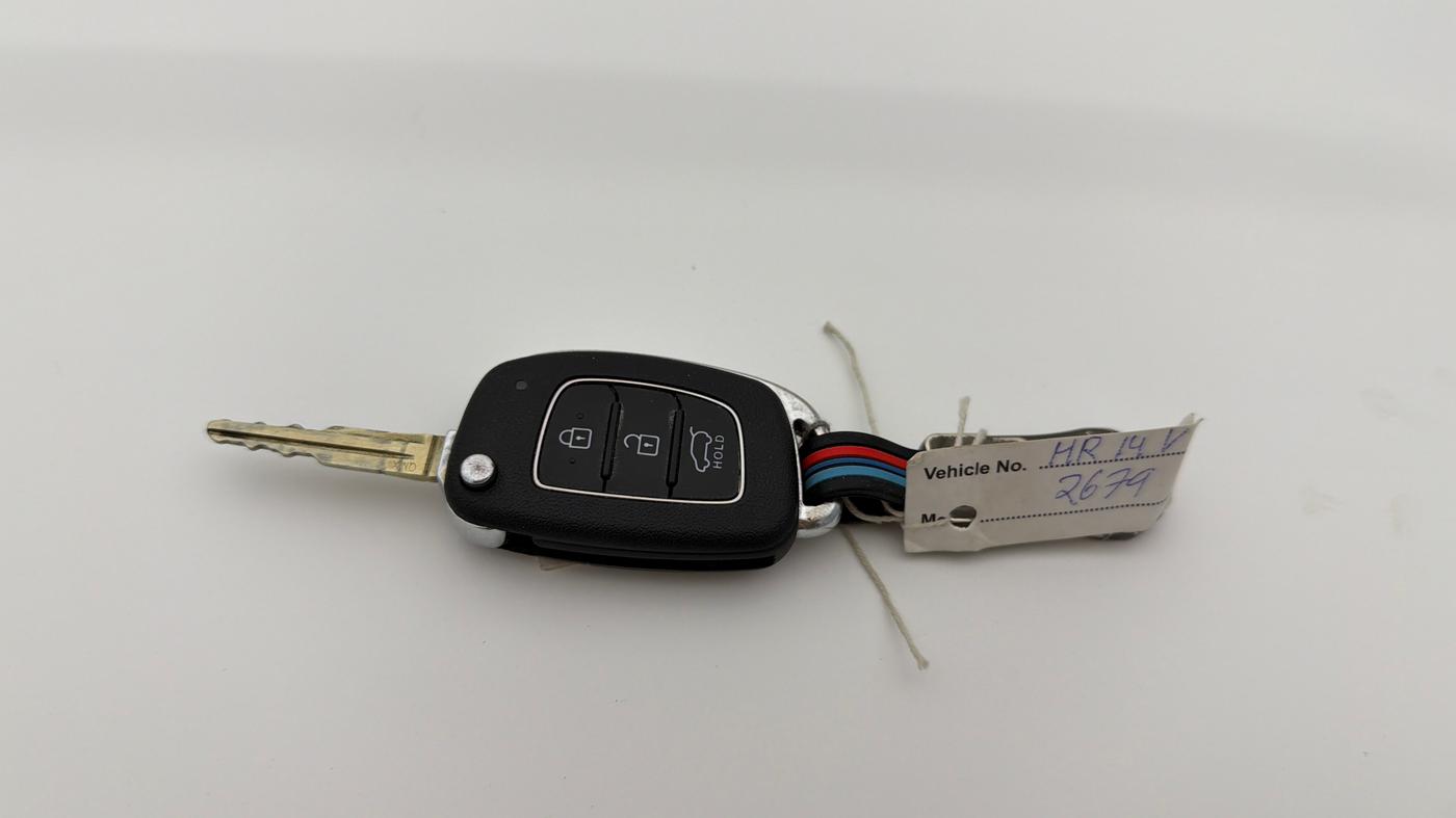 2024 Hyundai VENUE S (O) Plus 1.2 Petrol , Petrol, Manual, 38,084 km, Key Close Up