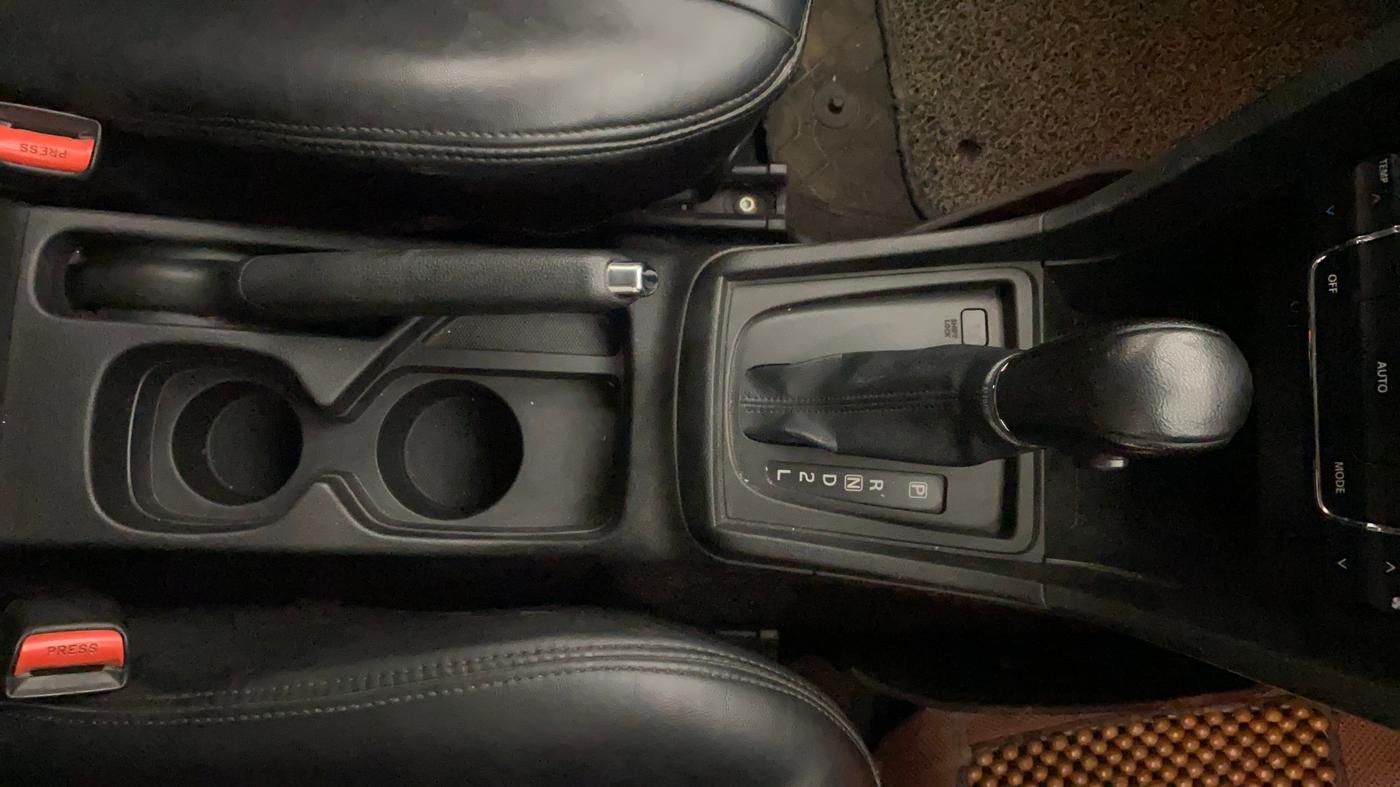 2020 Maruti Vitara Brezza ZXI AT SHVS, Petrol, Automatic, 1,31,317 km, Gear Lever