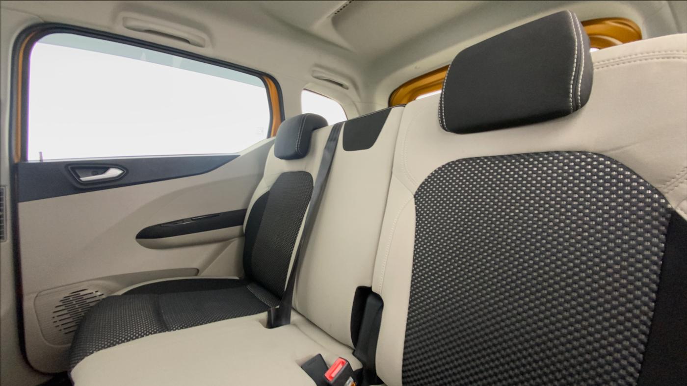 2019 Renault TRIBER 1.0 RXZ, Petrol, Manual, 30,418 km, Right Side Rear Door Cabin