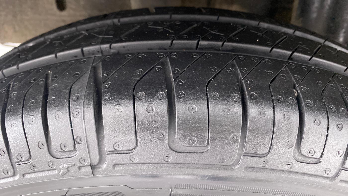 2019 Renault TRIBER 1.0 RXZ, Petrol, Manual, 30,418 km, Right Rear Tyre Tread